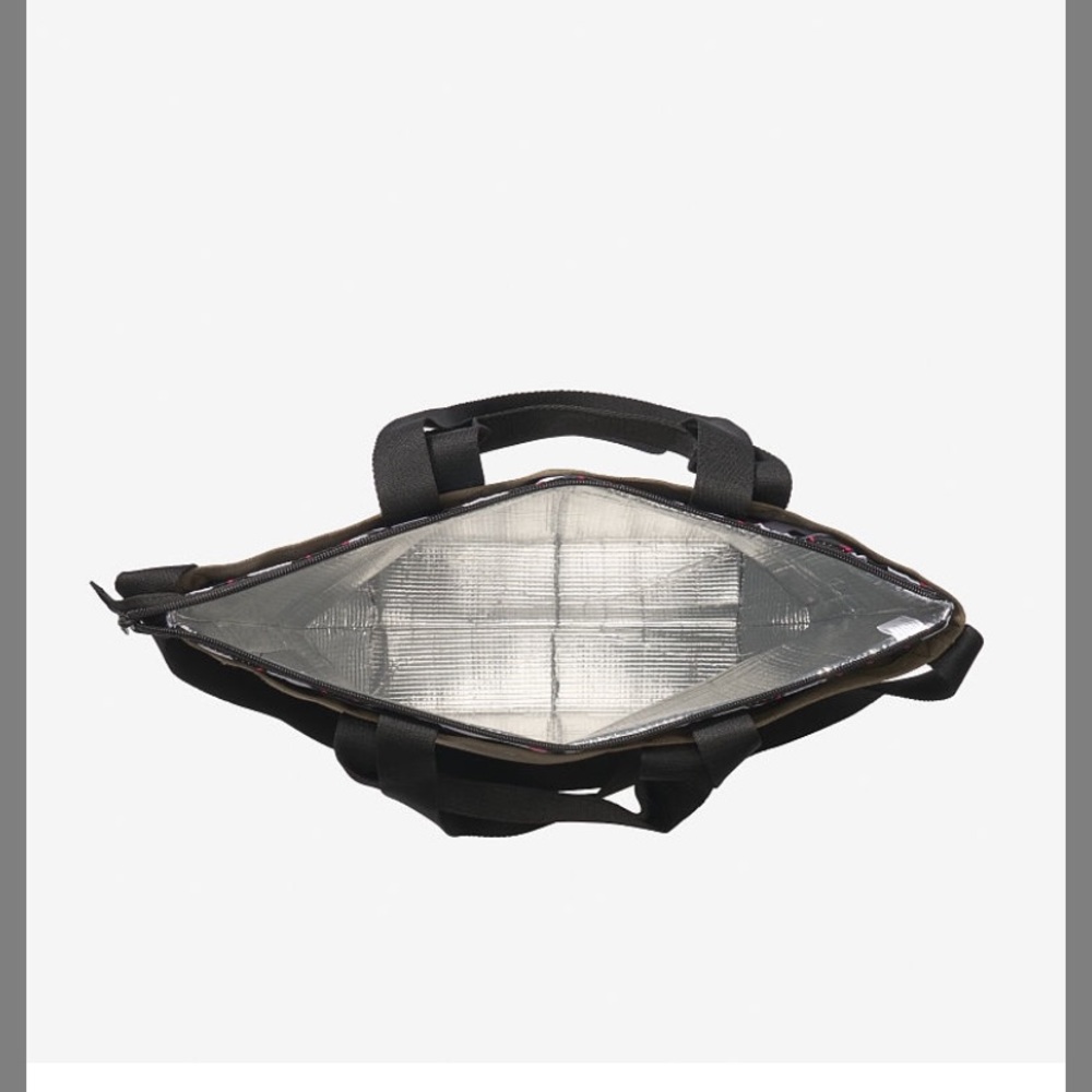 VS PINK olive green cooler tote & outdoor blanket - Picture 3 of 8